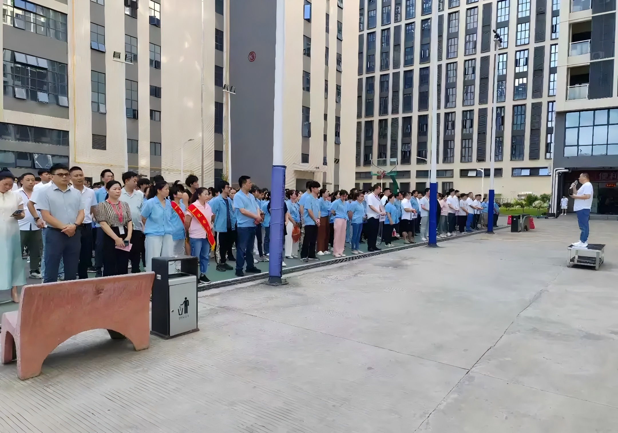 乘骄阳之势 扬奋斗之帆——发斯特7月员工大会！